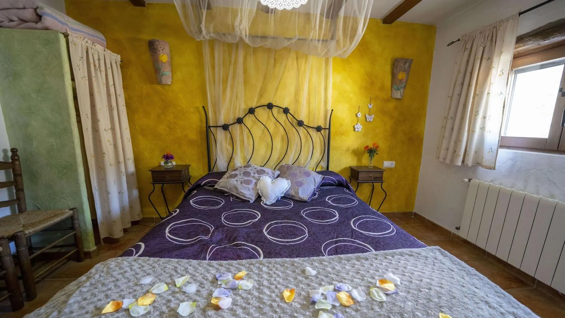 Romantic House For 2 Or 4 People With Jacuzzi Laroya